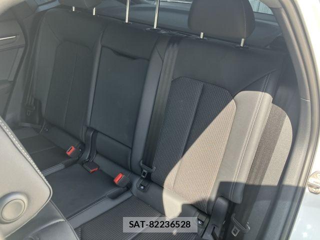 Audi Q3 2023-10 8658079-11