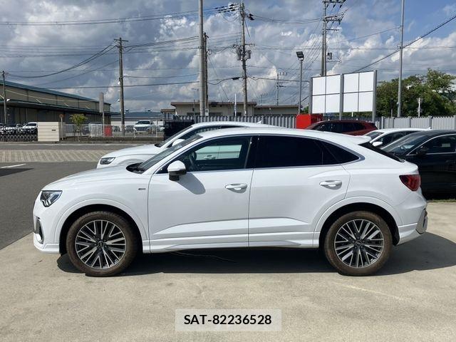 Audi Q3 2023-10 8658079-4