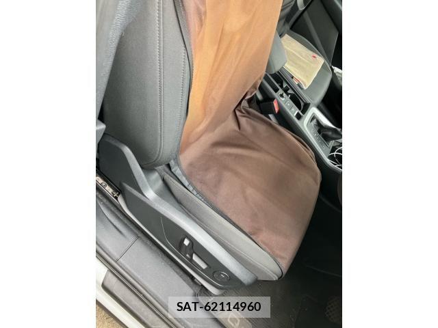 Audi Q3 2021-10 8740630-10
