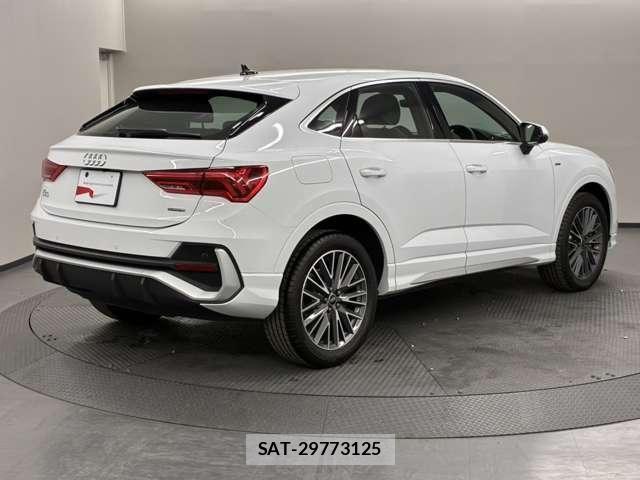 Audi Q3 2021-05 8740627-1
