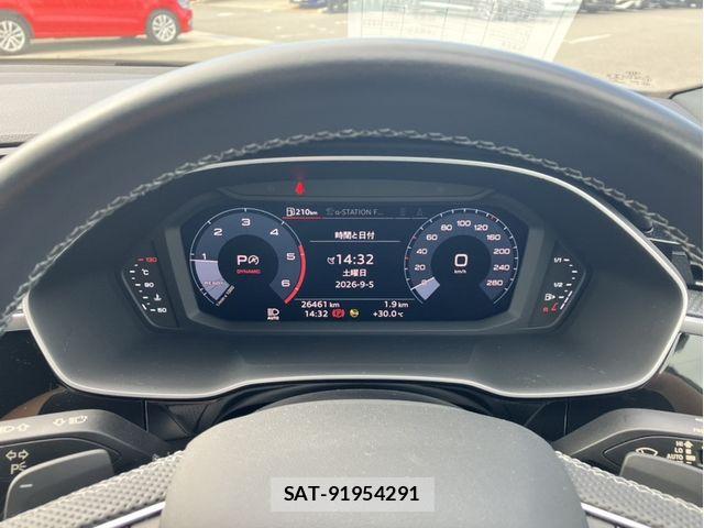 Audi Q3 2021-06 8740628-10