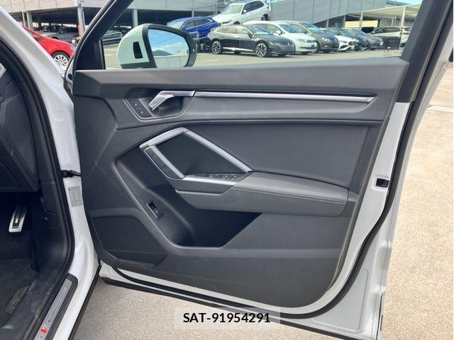 Audi Q3 2021-06 8740628-14