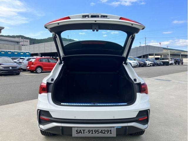 Audi Q3 2021-06 8740628-7