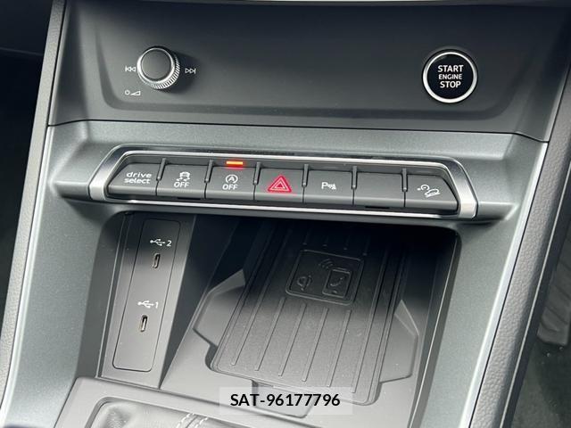 Audi Q3 2025-05 8848279-9