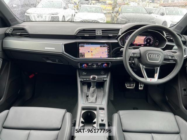 Audi Q3 2025-05 8848279-10