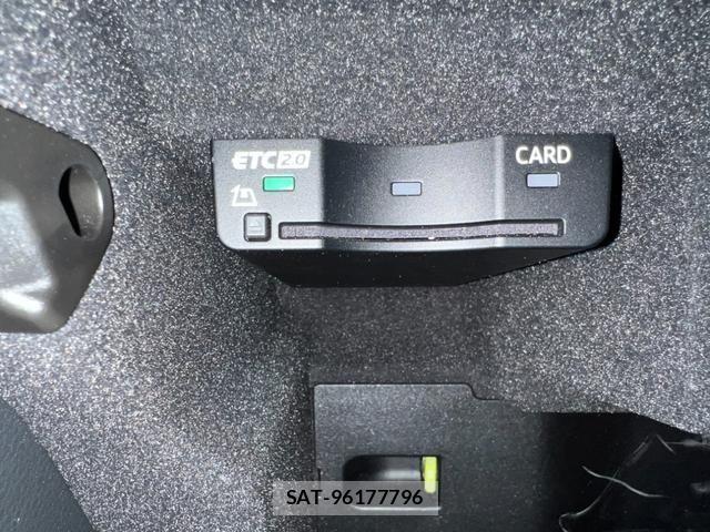Audi Q3 2025-05 8848279-13