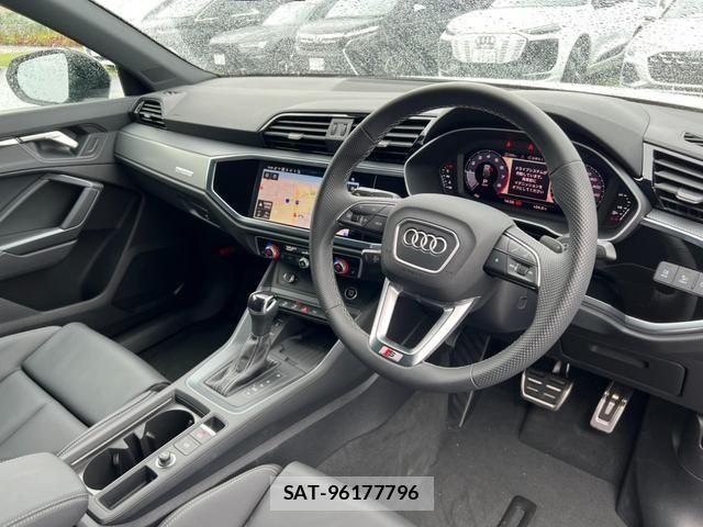 Audi Q3 2025-05 8848279-1