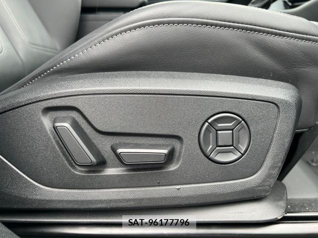 Audi Q3 2025-05 8848279-8
