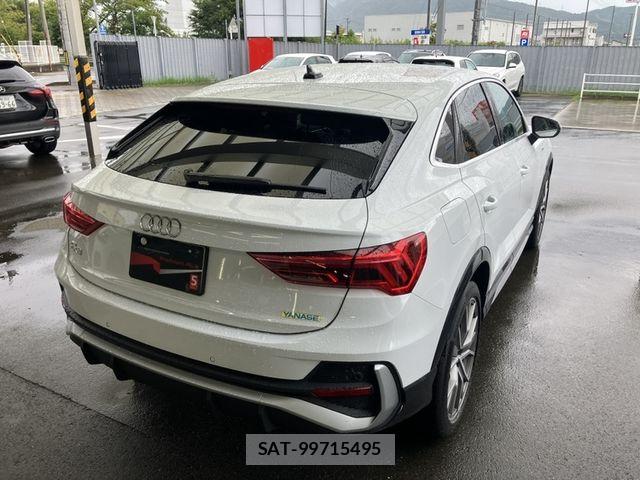 Audi Q3 2023-10 8848278-2