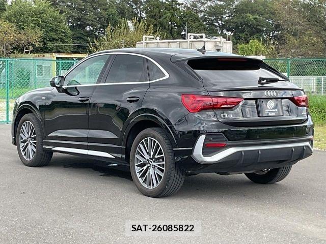 Audi Q3 2021-04 8878751-2
