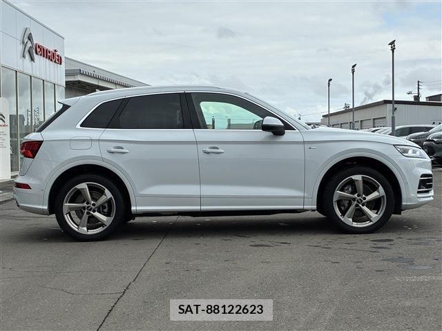 Audi Q5 2019-09 6610632-3