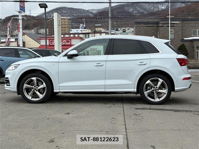 Audi Q5 2019-09 6610632-7