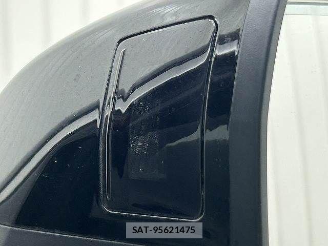 Audi Q5 2021-08 6989244-5