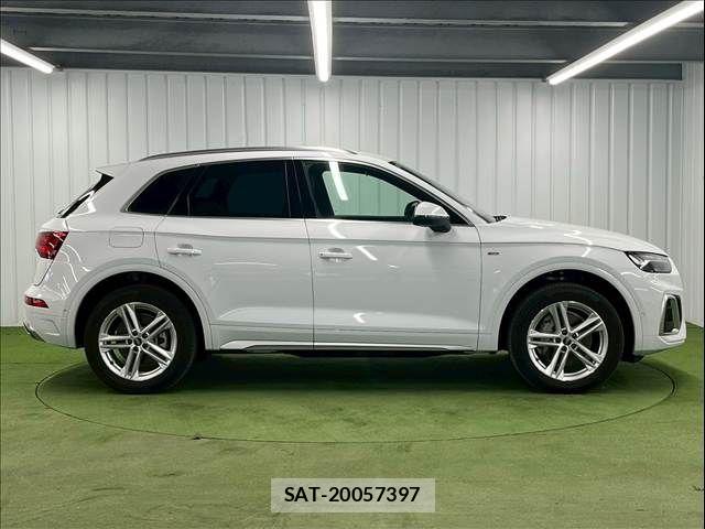 Audi Q5 2021-08 6989242-14