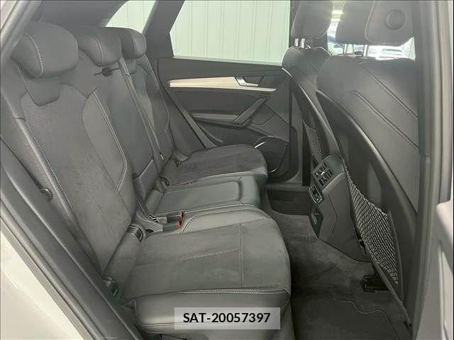 Audi Q5 2021-08 6989242-7
