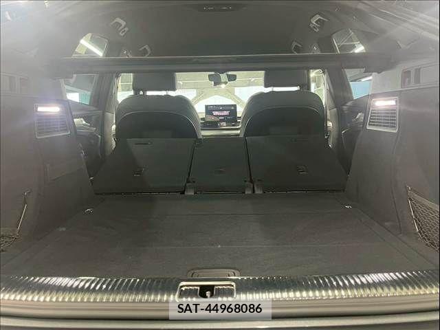 Audi Q5 2023-05 7215045-17