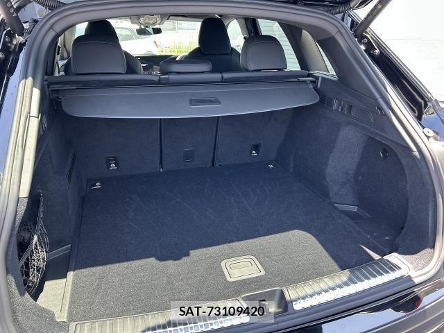 Audi Q5 2025-10 8129038-15