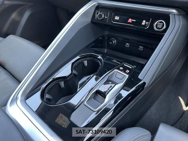 Audi Q5 2025-10 8129038-24