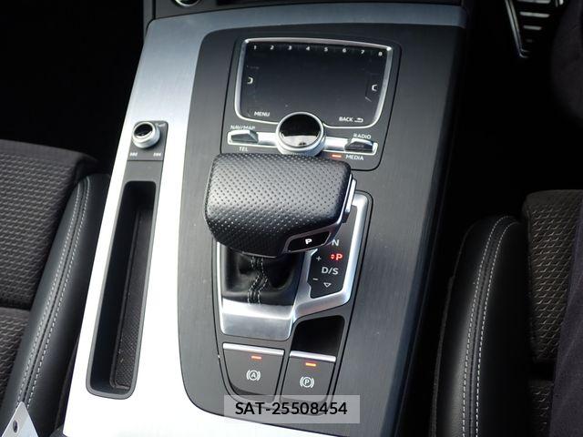 Audi Q5 2019-10 8157996-11