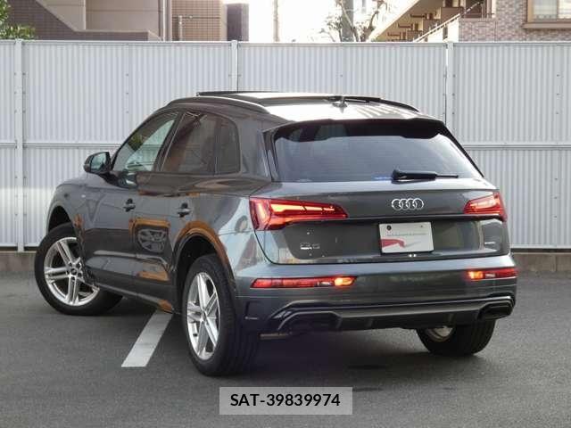 Audi Q5 2021-07 8206412-5