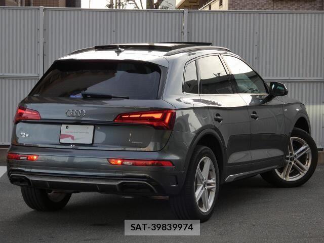 Audi Q5 2021-07 8206412-6