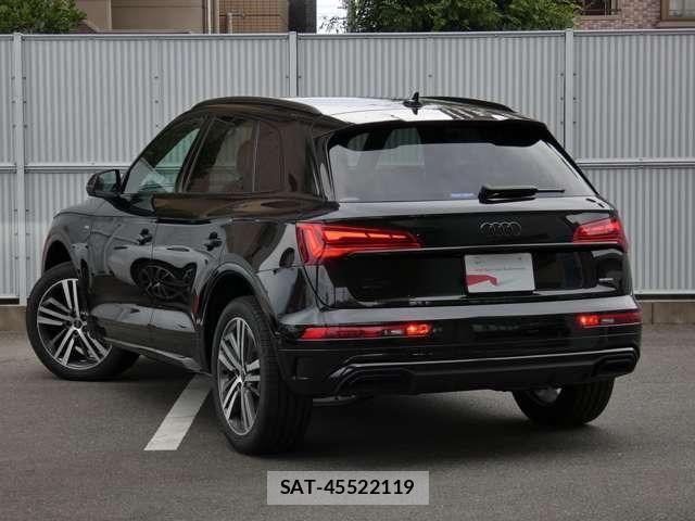 Audi Q5 2025-03 8206403-11