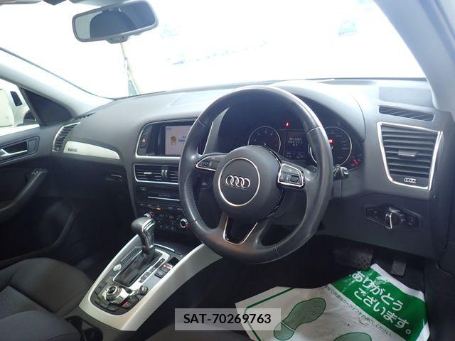Audi Q5 2015-08 8206401-1