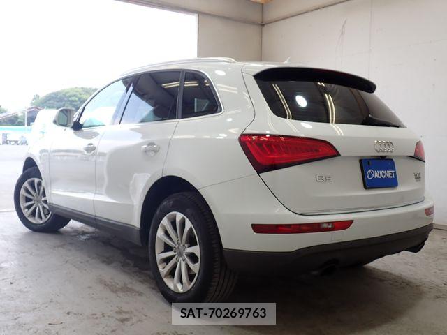 Audi Q5 2015-08 8206401-2
