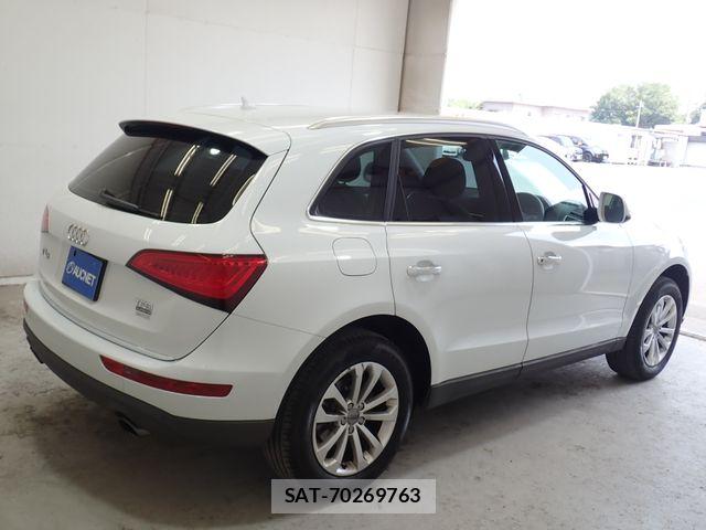 Audi Q5 2015-08 8206401-7