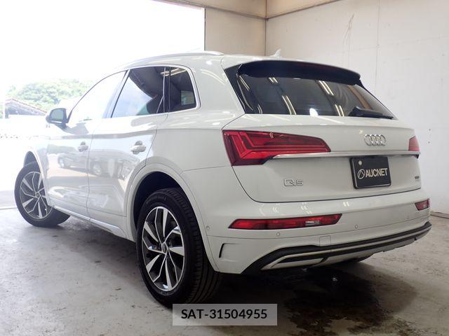 Audi Q5 2021-10 8206402-2