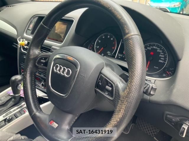 Audi Q5 2011-12 8244656-24