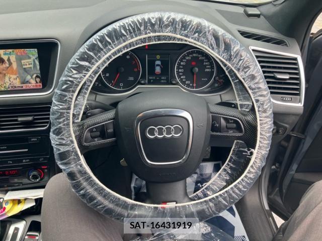 Audi Q5 2011-12 8244656-2