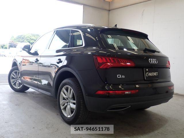Audi Q5 2020-06 8313161-2