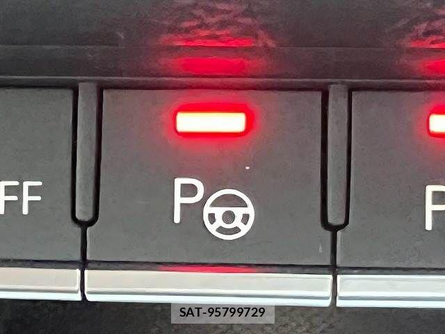 Audi Q5 2021-09 8334947-9