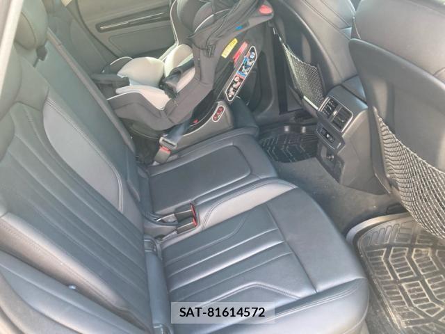 Audi Q5 2018-04 8364837-9