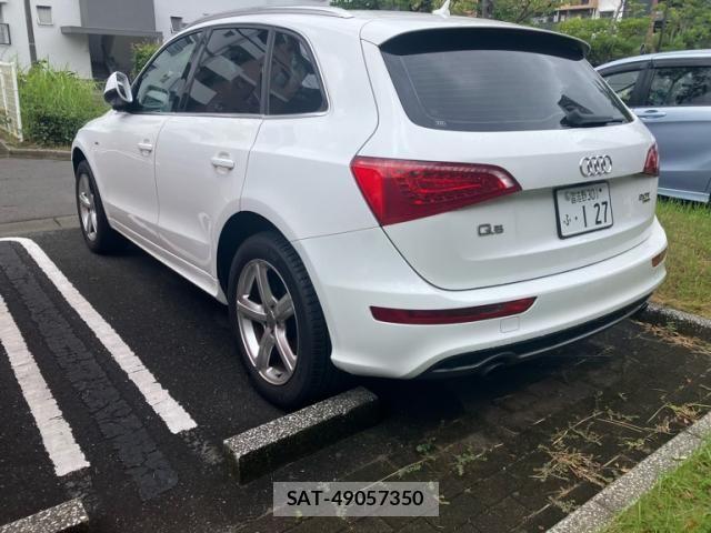 Audi Q5 2009-09 8411297-5