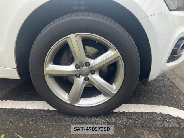 Audi Q5 2009-09 8411297-6