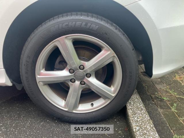 Audi Q5 2009-09 8411297-8
