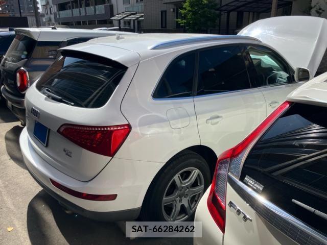 Audi Q5 2011-09 8411294-1