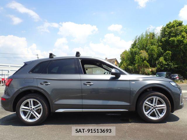 Audi Q5 2021-08 8523635-4