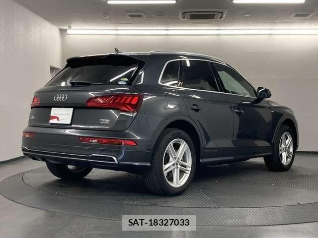 Audi Q5 2018-07 8740637-1