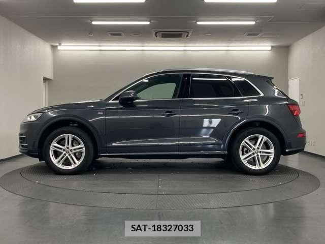 Audi Q5 2018-07 8740637-4
