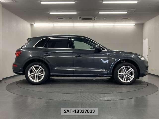 Audi Q5 2018-07 8740637-5