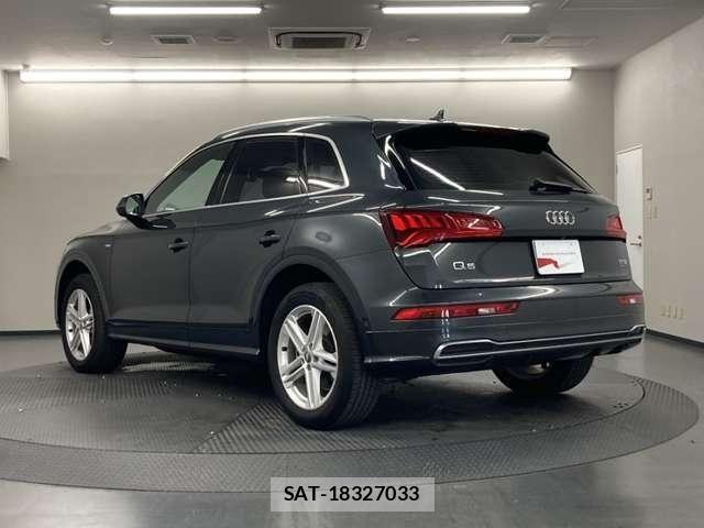 Audi Q5 2018-07 8740637-7