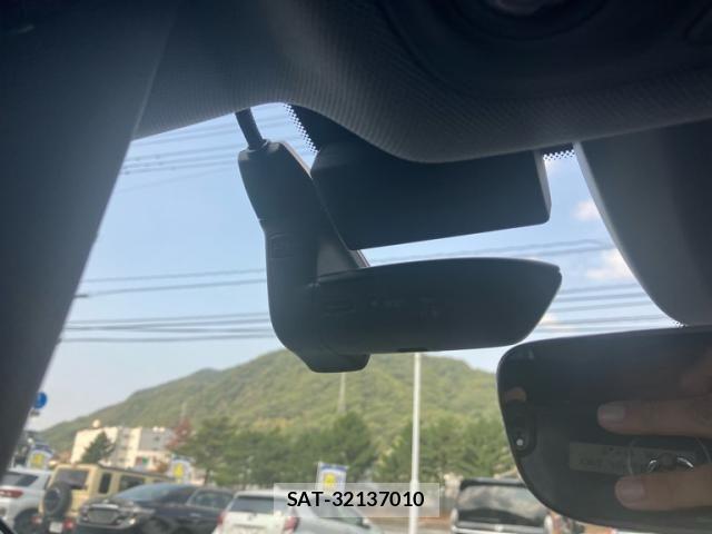 Audi Q5 2018-06 8740639-14