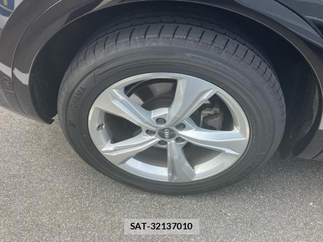 Audi Q5 2018-06 8740639-6