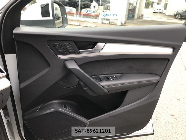 Audi Q5 2021-10 8779556-23