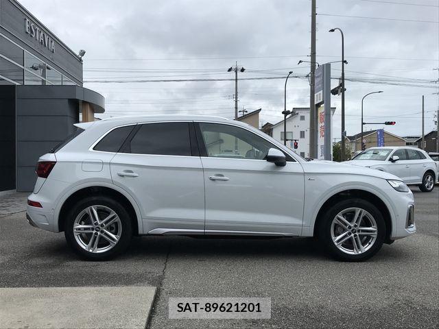 Audi Q5 2021-10 8779556-5