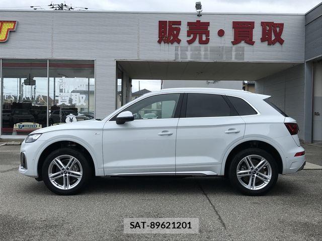 Audi Q5 2021-10 8779556-8