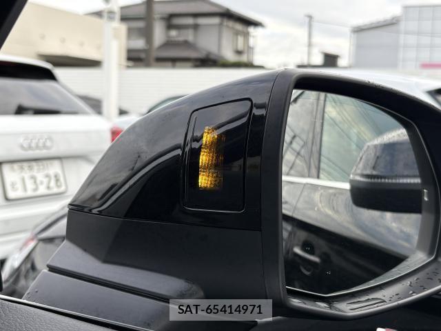 Audi Q5 2023-06 6009695-10